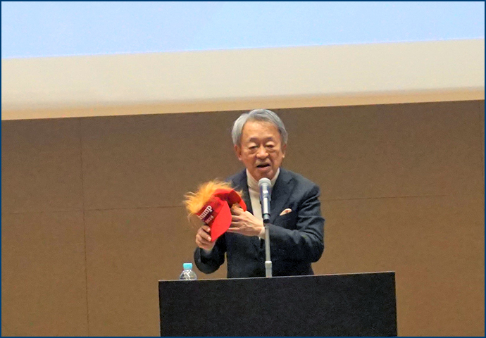 画像:公演中の池上彰氏